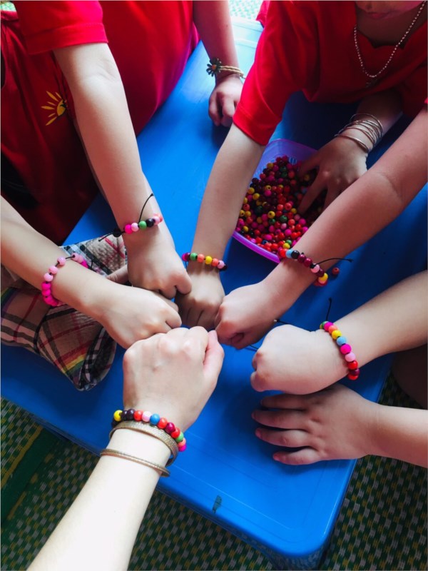 Các bé vui chơi tại khu sinh thái Cánh Buồm Xanh.